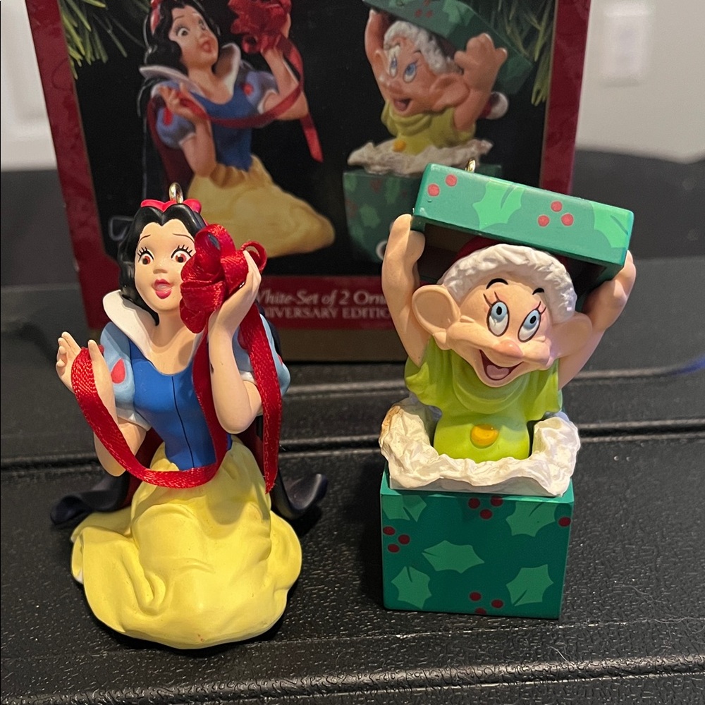 Snow White christmas holiday ornament anniversary edition 1997 Hallmark keepsake